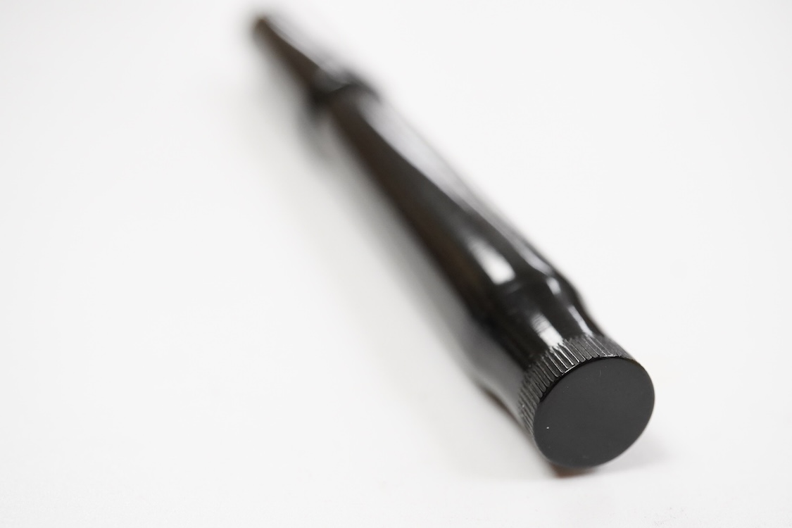 A Parker black Snr Duofold Lucky Curve fountain pen, with broad 14ct nib and bandless cap